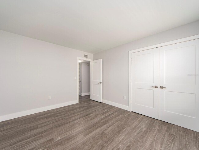 Building Photo - 121 Island Way