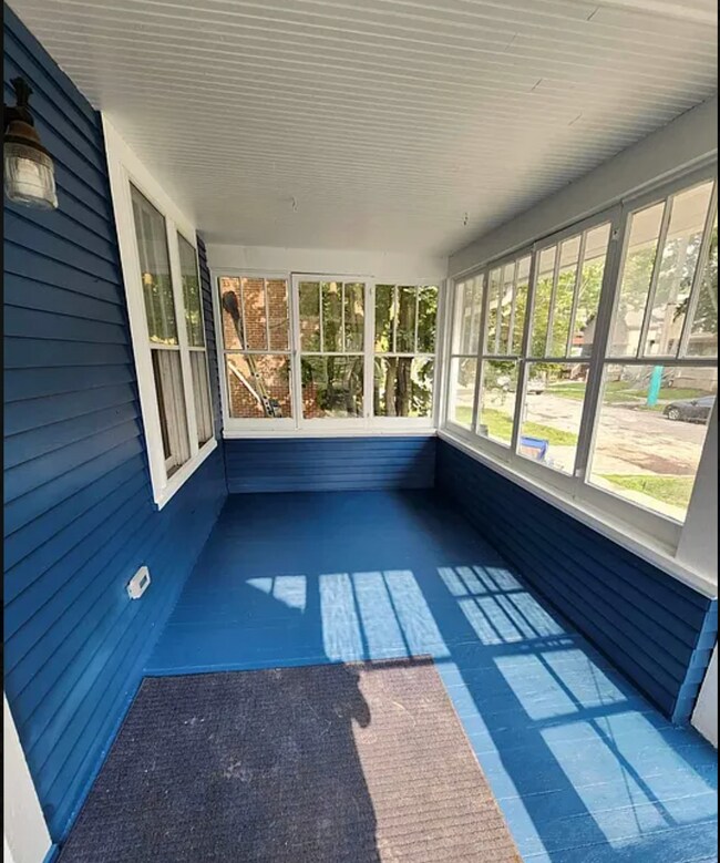 Building Photo - 931 Dewey Ave