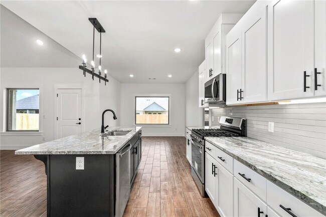 Building Photo - 110 N Banner Ave