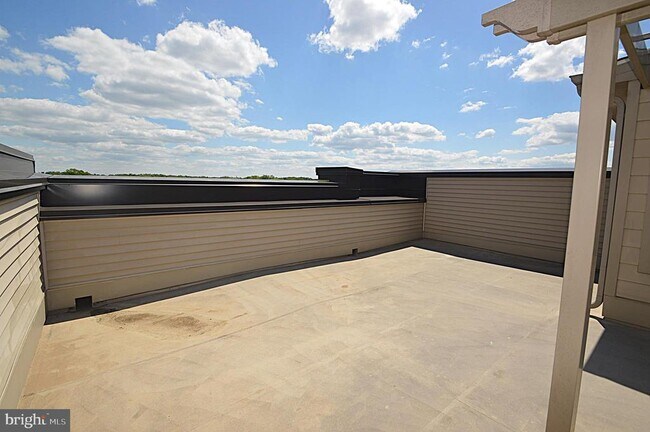 Building Photo - 44840 Tiverton Sq