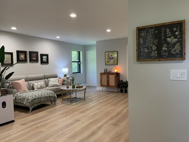 Building Photo - 12725 Shoreline Dr