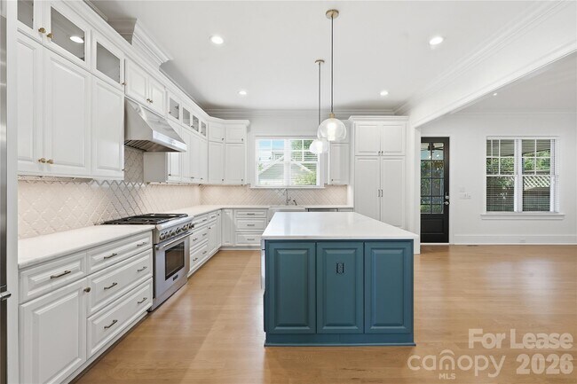 Building Photo - 404 Iverson Way