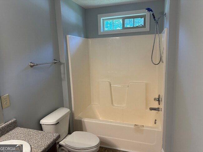 Building Photo - 561 Highland Pointe Dr