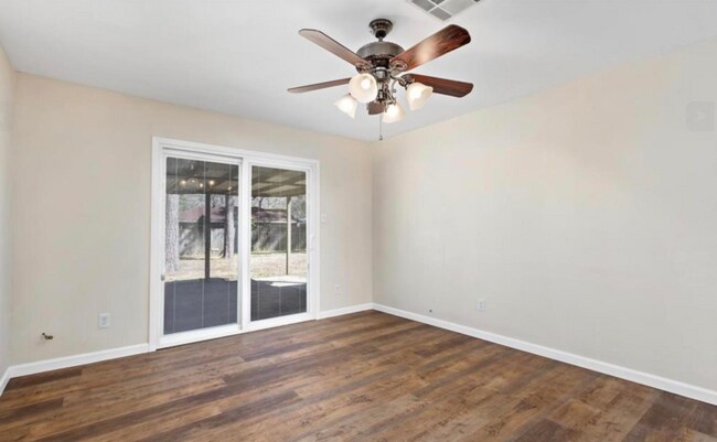 Building Photo - 7811 Pecan Ln