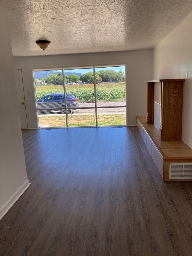 Building Photo - 2432 S 5th St W