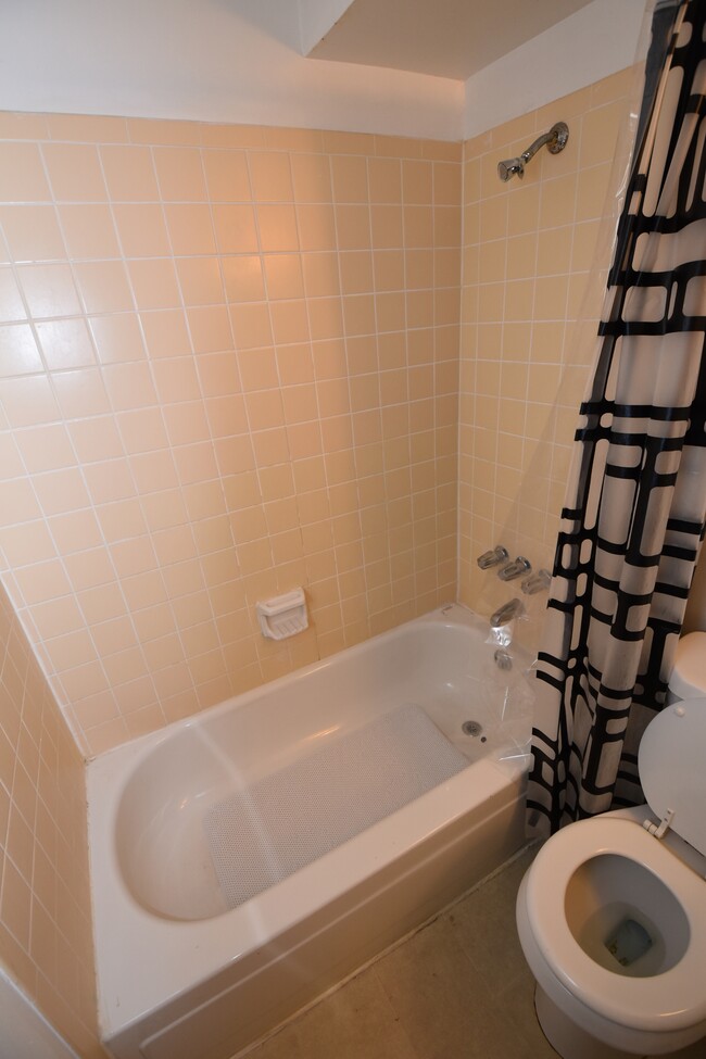 Building Photo - 1050 Mazatlan Cir