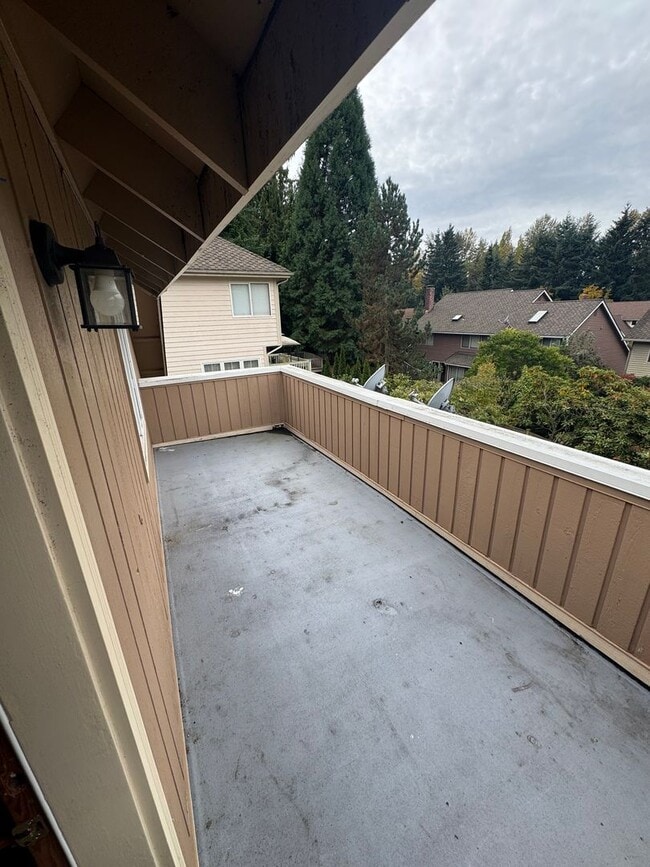 Building Photo - Gorgeous 3 Bedroom • 2.5 Bath Home Recently Remodeled and Ready for you!