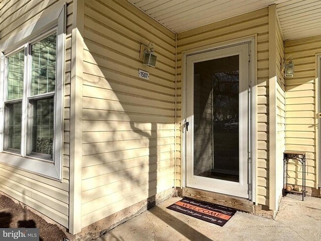 Building Photo - 1507 Bennett Pl