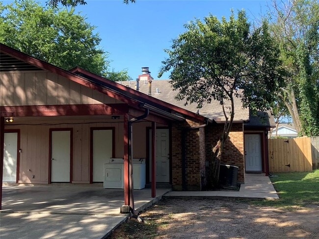 Primary Photo - 316 W William Cannon Dr