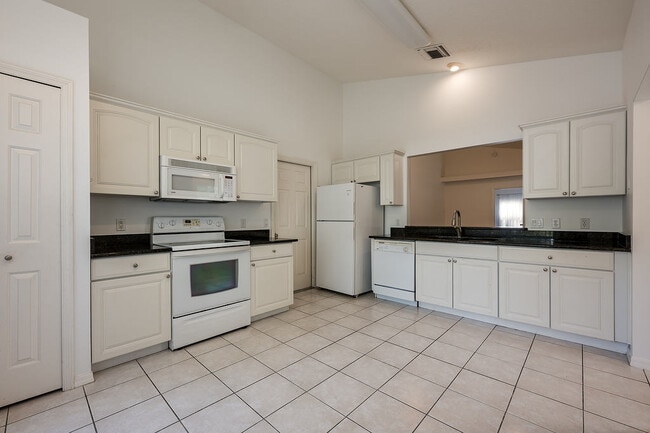 Building Photo - 39900 Bayview Dr