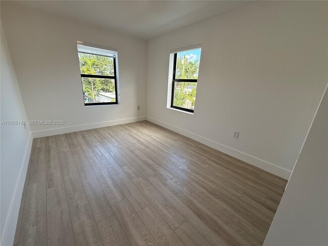 Building Photo - 1721 SW 13th St