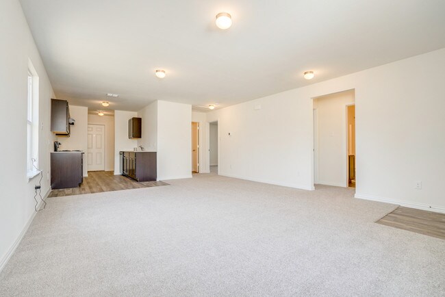 Building Photo - 1102 W 34th St