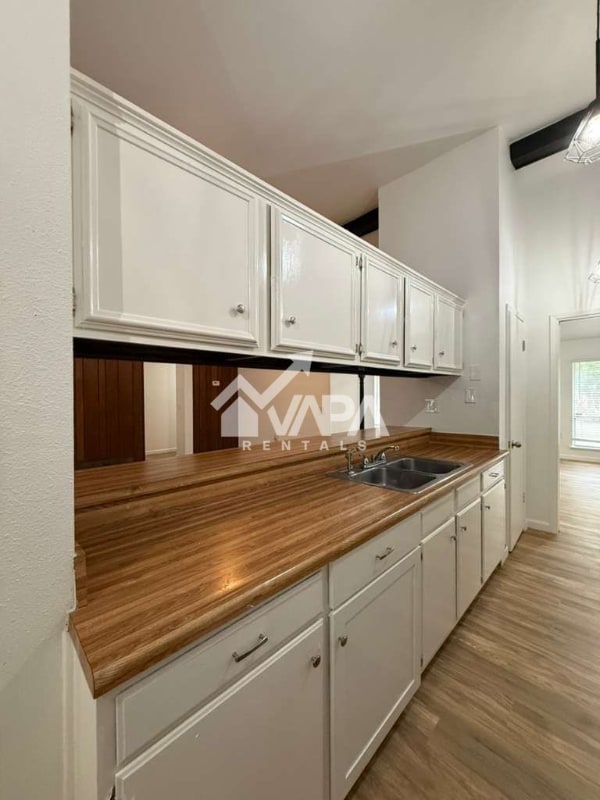 Building Photo - 13207 La Ventana St