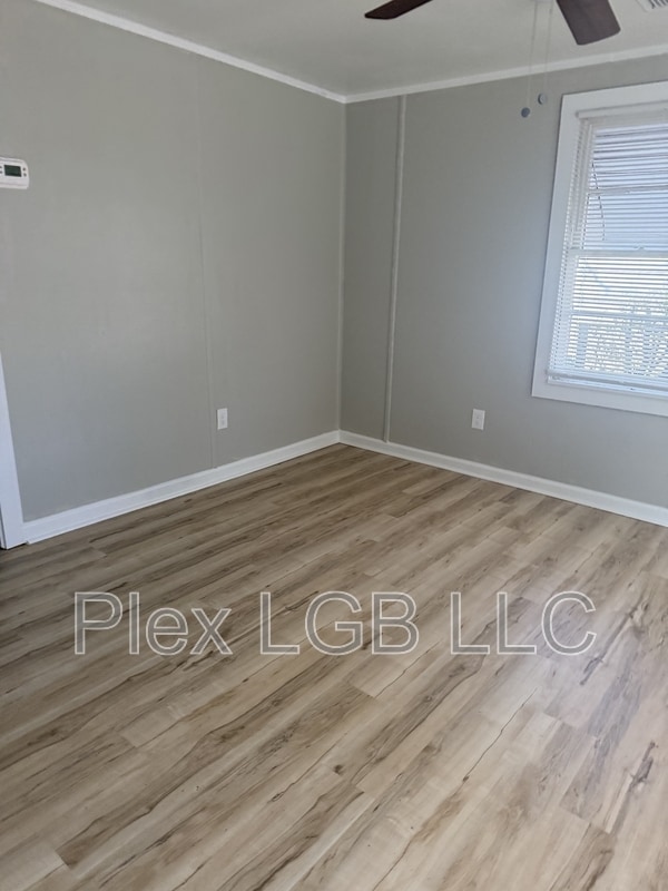 Building Photo - 218 E Render St