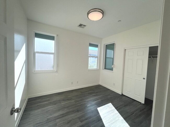 Building Photo - Single-story 1326 sq ft, townhome built in 2019 w/3 bed, 2 bath & spacious attached 2-car garage ...