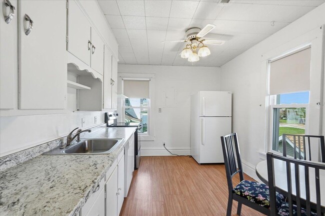 Building Photo - 209 West Main St