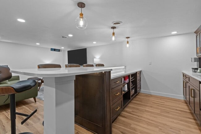 Building Photo - 1095 April Ln