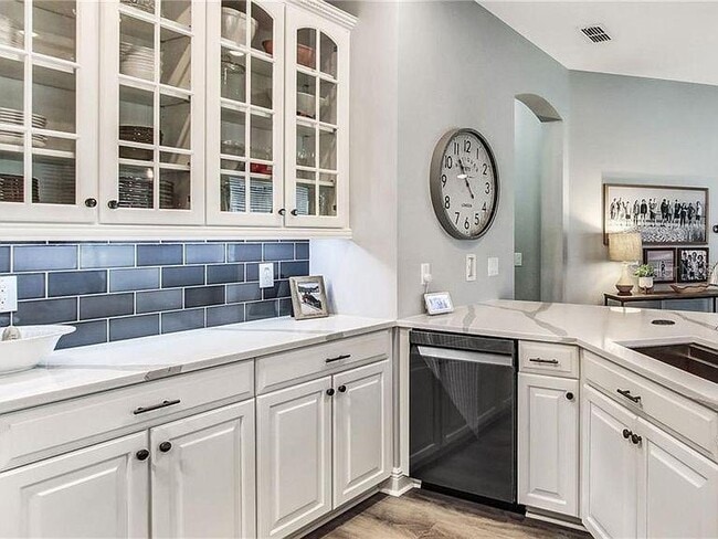 Building Photo - 7332 Colbury Ave