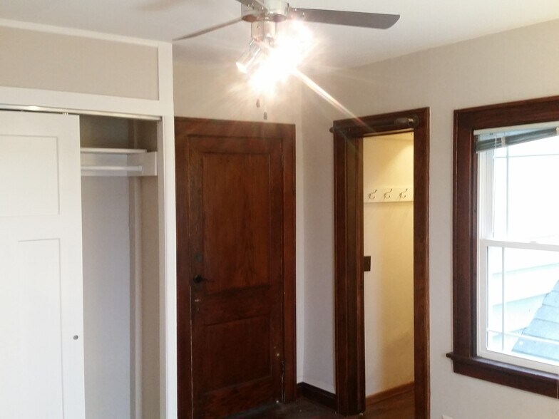 Building Photo - 936 Drake St