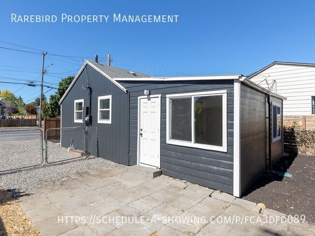 Building Photo - Adorable home for rent in SE Portland! Ope...