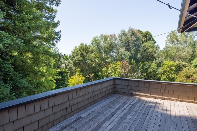 Building Photo - Vintage Craftsman Atherton Estate with Mod...
