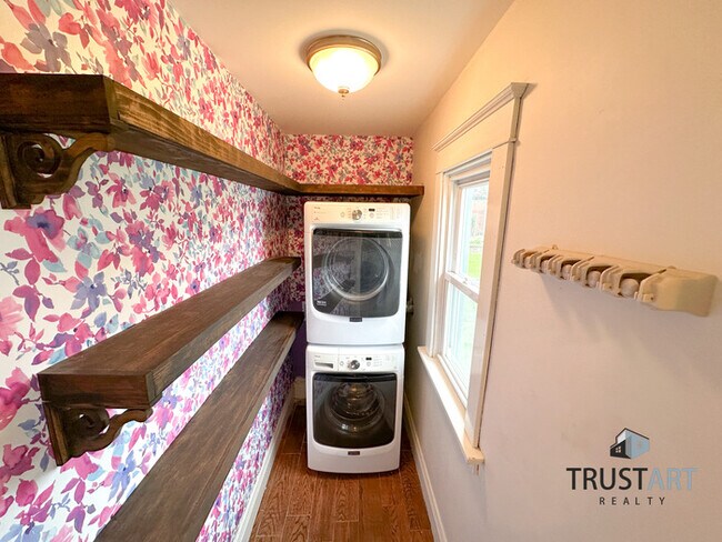 Building Photo - 4 Bedroom house in Foxchase area of North ...