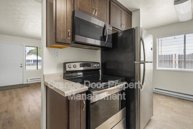 Building Photo - 834 S 72nd St