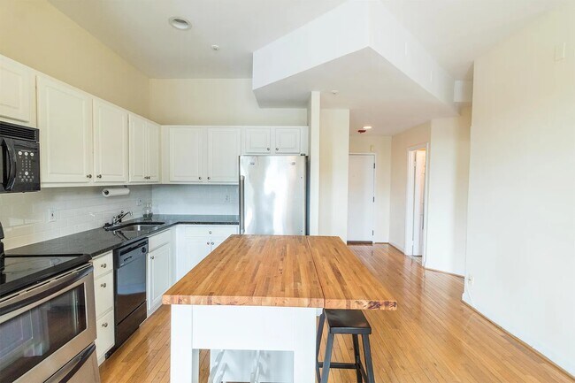 Building Photo - 1415 Chapin St NW