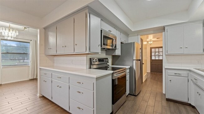 Building Photo - 1707 Phillips Dr