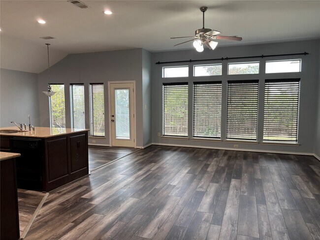 Building Photo - 10902 Brighton Gardens Dr