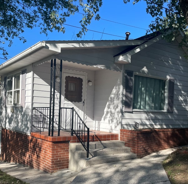 Primary Photo - 331 Dorn Ave