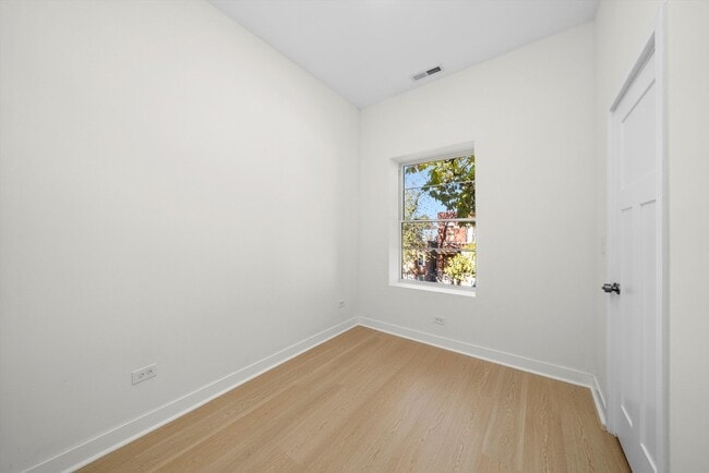 Building Photo - 3037 W Lexington St