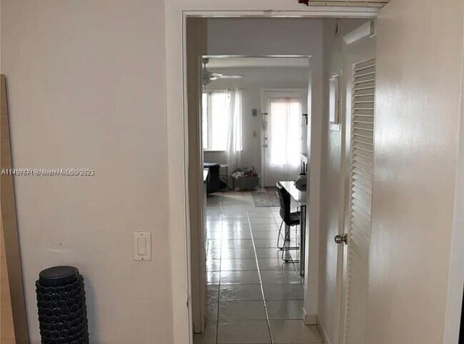 Building Photo - 815 SW 10th Terrace