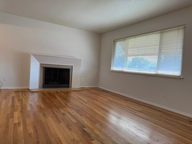 Building Photo - 950 Taney Ln