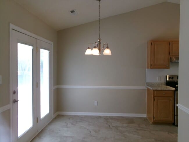 Building Photo - 2 bedroom,2 bath home in Meadowoods commun...