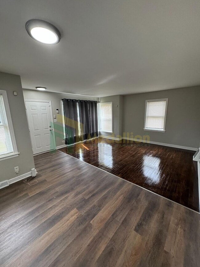 Building Photo - Beautifully Updated 4BR/1BA Home with Fini...