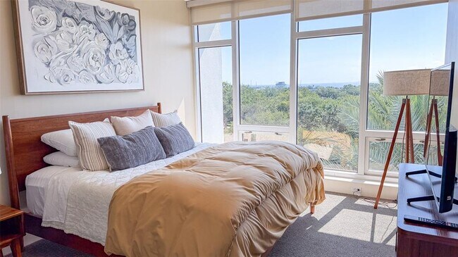 Building Photo - 175 1st St S