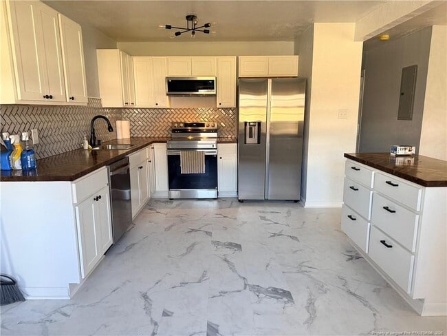 Building Photo - 6025 Elstree Pl