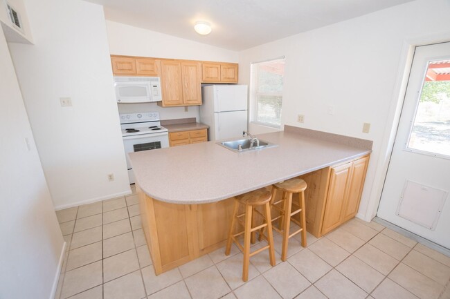 Building Photo - Updated and Charming 3 Bedroom, 2 Bath Hom...