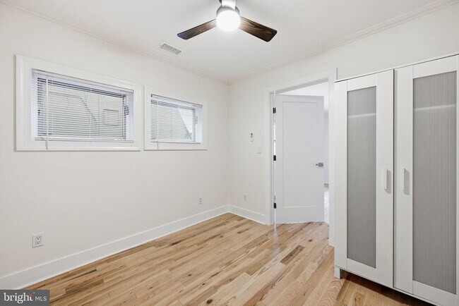 Building Photo - 1419 Wisconsin Ave NW