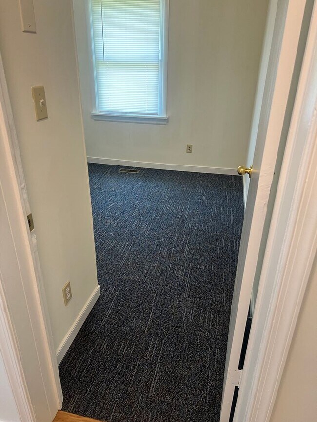 Building Photo - 9442 Shiloh Dr