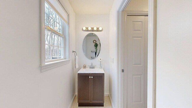 Building Photo - 12 Coldbrook Rd