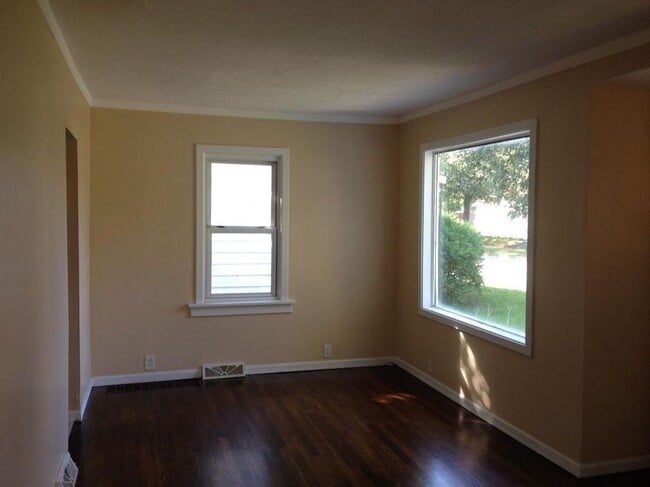 Building Photo - House for Rent