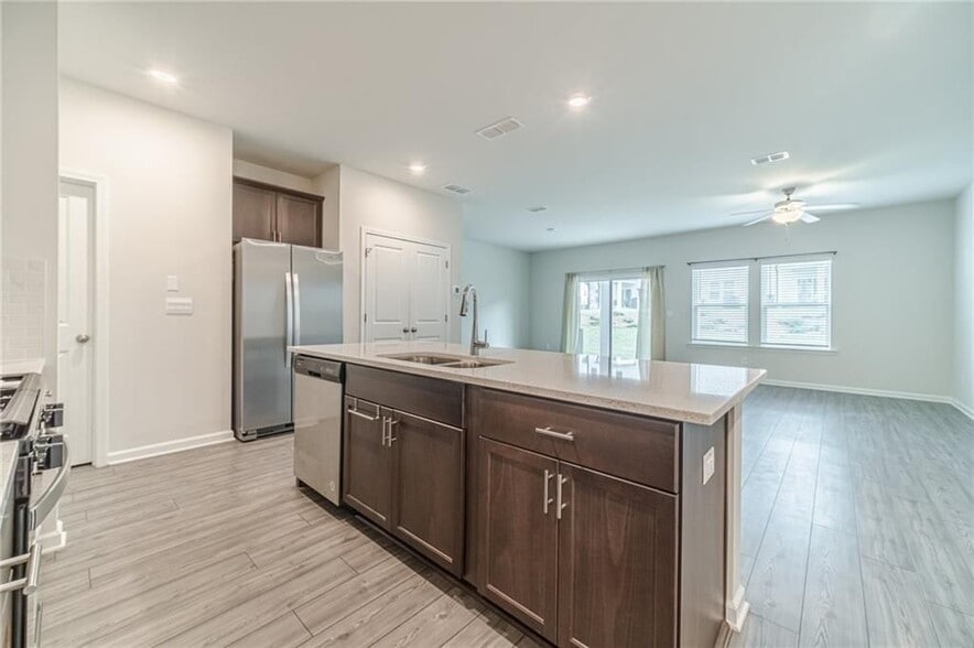 Building Photo - 1412 Villageside Ct