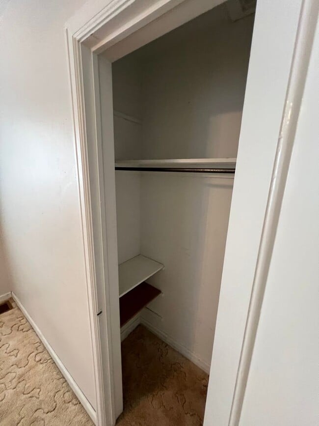 Building Photo - 3 Bed 2 Bath House