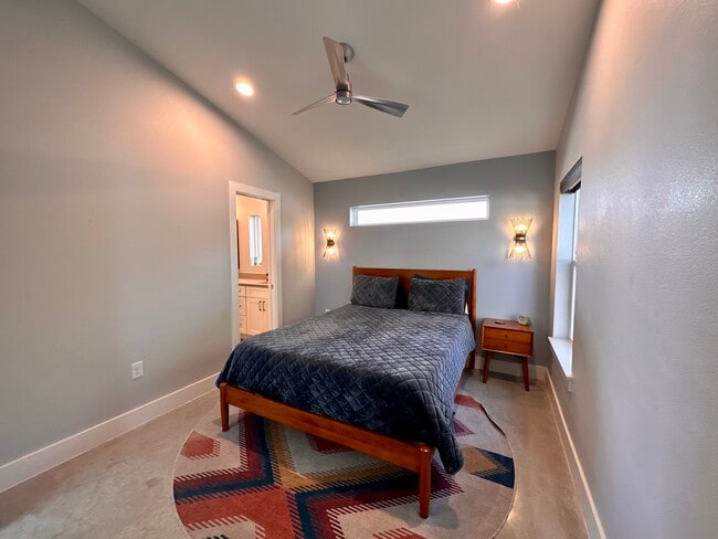 Building Photo - 5008 Lott Ave