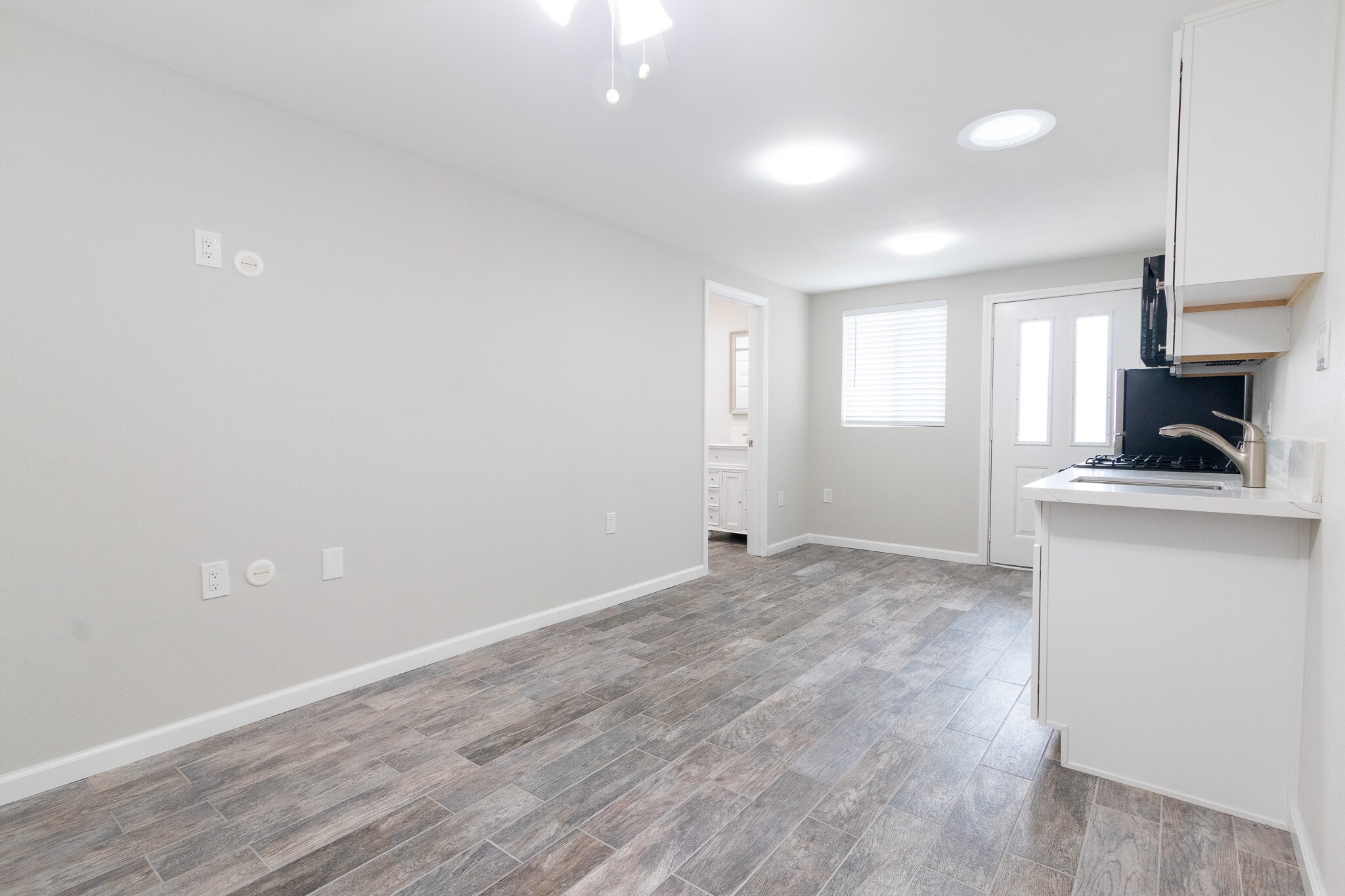 Building Photo - 582 Douglas St