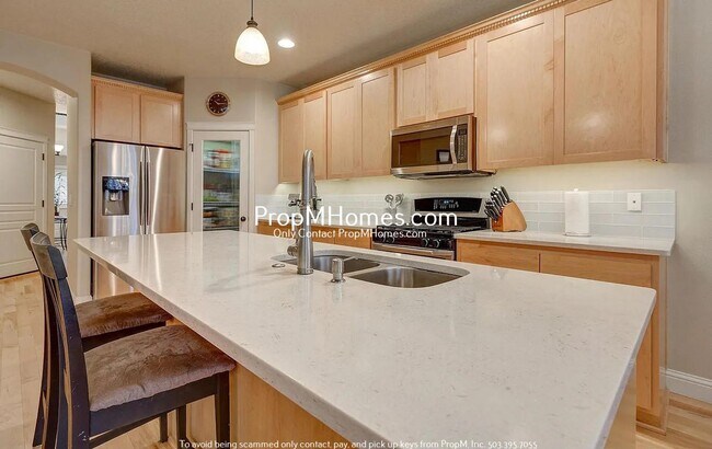 Building Photo - Luxury Four Bedroom Home in King City!