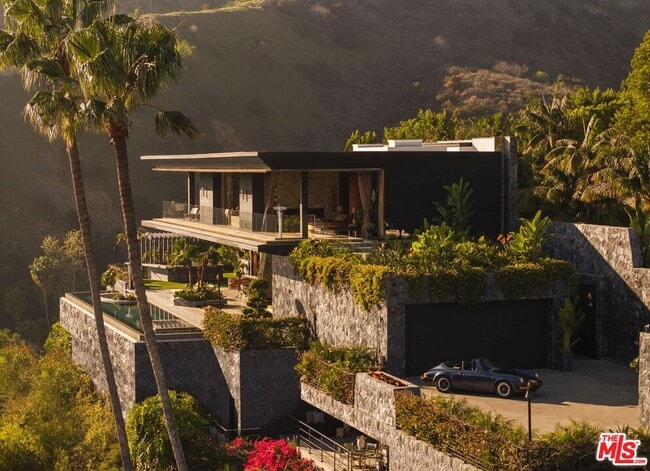 Primary Photo - 1851 N Stanley Ave