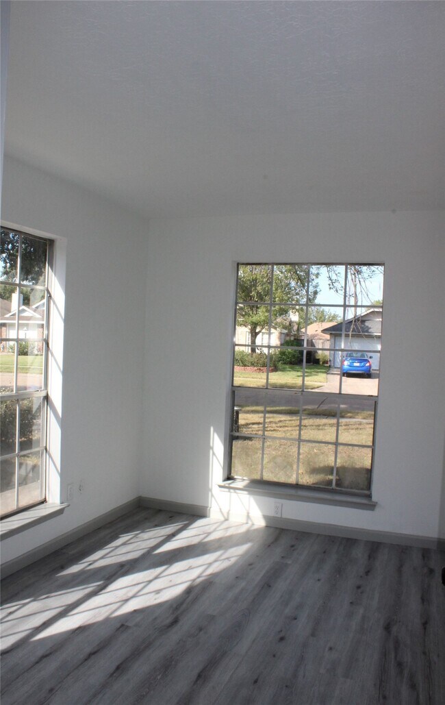 Building Photo - 9211 Golden Meadow Dr